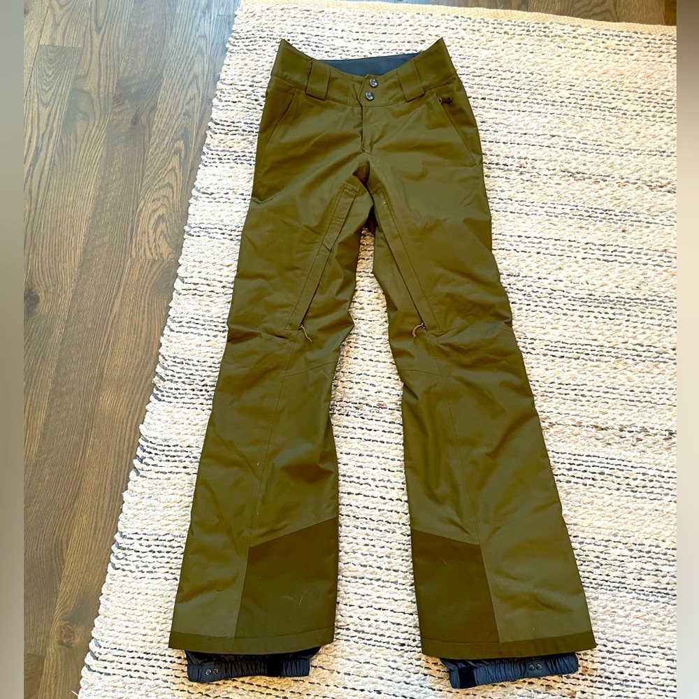Patagonia Insulated Snow Pants. Snowbelle XXS in olive green. New without tags.